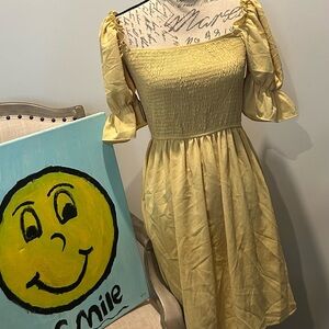 Yellow Ruched Puff Sleeve Dress Smocked Mid Section Lightweight Size L Belle